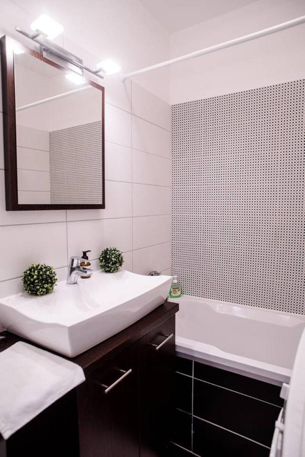 Peaceful, Cozy And New Apartment With Balcony Budapest Exteriör bild